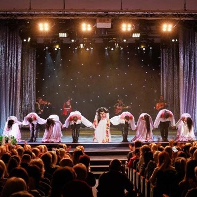 PERFORMERS, STAGE, LIGHTS, BOW, AUDIENCE, STEPS, COSTUME, CURTAINS, SHOW, APPLAUSE, BAND, GUITAR