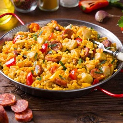 PAELLA, SPANISH, HANDLE, CHORIZO, FORK, CLOVE, PAN, RICE, PEPPERS, CHICKEN, GARLIC, OIL