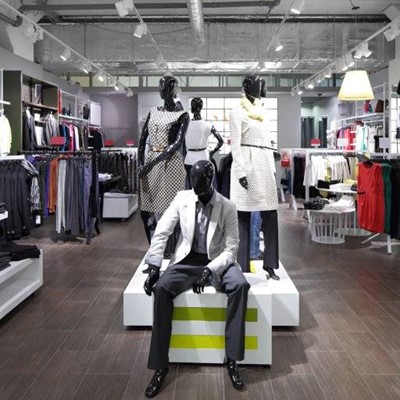 CLOTHING, DISPLAY, BELT, TROUSERS, BRANDS, SHIRT, MANNEQUIN, COAT, DRESS, STORE, SCARF, FASHION