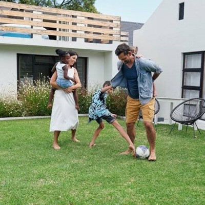 BACKYARD, PLAYING, CHAIR, FLOWERS, FEET, HOUSE, FAMILY, PARENTS, CHILDREN, GAME, LAWN, WINDOWS