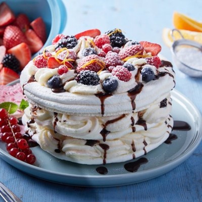 PAVLOVA, MERINGUE, SAUCE, DESSERT, DRIPPING, CREAM, LAYERS, SIEVE, BERRIES, ZEST, ORANGE, WHIPPED
