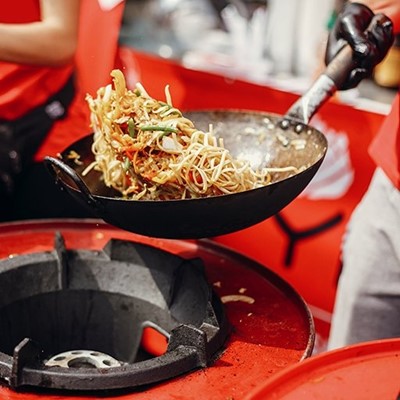 PEPPERS, PADTHAI, STREETFOOD, COOKING, CUISINE, OVEN, WOK, NOODLES, GLOVE, HANDLE, HEAT