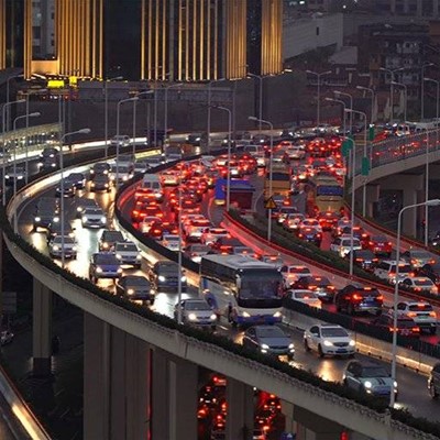 VEHICLES, LANES, LAMPPOST, BRAKING, HIGHWAY, TRAFFIC, TAILLIGHTS, QUEUING, BUS, CARS, HEADLIGHTS