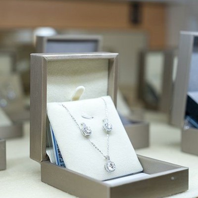 DIAMOND, EARRINGS, CHAIN, STORE, SILVER, PENDANT, BOX, DISPLAY, NECKLACE, MATCHING, SET