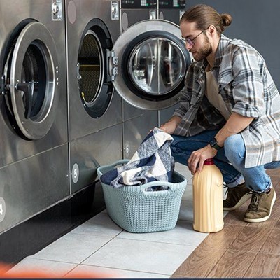 LAUNDERETTE, WASHING, MACHINE, CLOTHES, BEARD, TILES, DETERGENT, BASKET, SHOELACES, DRUM, DOOR