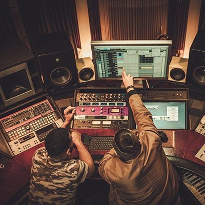 MIXING, SPEAKERS, LEVELS, POINTING, MUSIC, ENGINEERS, DIALS, SCREEN, CAMOUFLAGE, JACKET, SOFTWARE