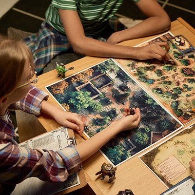 CLIPBOARD, TURN, THROW, GAME, TABLE, GLASSES, ARMS, PLAYERS, FIGURINES, MAP, DICE, RULES