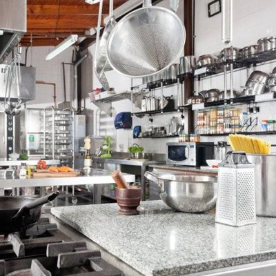 MORTAR, BOWL, SHELVES, SPICES, HERBS, STEEL, SPAGHETTI, GRATER, PESTLE, COLANDER, CARROTS, UTENSILS