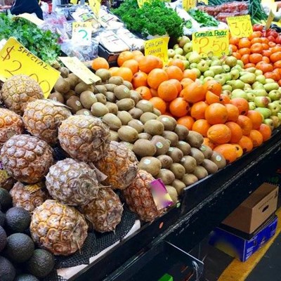 FRUIT, SIGN, PEAR, HERBS, AVOCADO, MARKET, KIWI, ORANGE, PACKAGING, PRICE, STALL, CARDBOARD