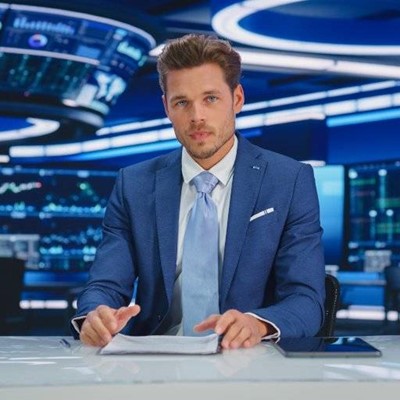 TELEVISION, JACKET, LIVE, BROADCAST, REPORT, PRESENTER, SHIRT, TIE, DESK, PAPER, ANCHOR, TABLET