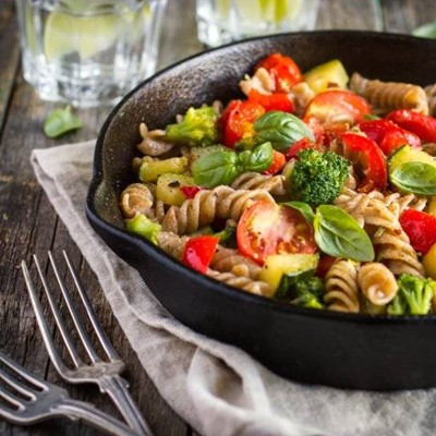 PEPPERS, BROCCOLI, NAPKIN, GLASS, FUSILLI, SKILLET, MEAL, PASTA, BASIL, TOMATOES, FORKS, HEALTHY