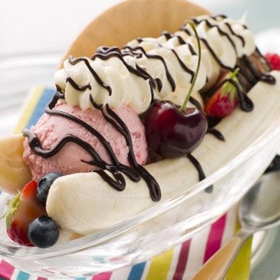 CHOCOLATE, SPOON, STRIPES, BOWL, DESSERT, CREAM, BANANASPLIT, ICECREAM, CHERRY, SAUCE, WAFER, SUNDAE