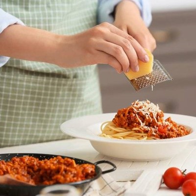 BOLOGNESE, APRON, TOMATOES, HANDS, CHEESE, GRATER, PASTA, BOWL, SLEEVES, SPAGHETTI, KITCHEN, NAILS