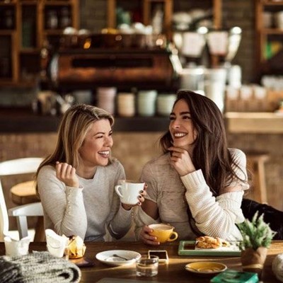 PHONE, TALKING, FRIENDS, SAUCER, COFFEE, PLANT, SWEATER, PASTRY, CUP, SMILING, CAFE